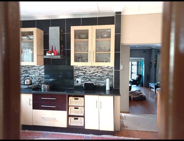 5 BEDROOM HOUSE FOR SALE IN BLUFF